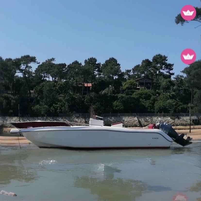 Bateau à moteur Jeanneau Cap Camarat 675