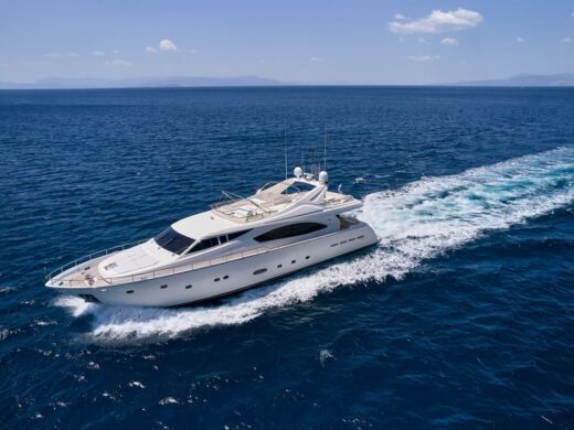 Charter Ferretti 880 Motor yacht (2004) in Athens - Click&Boat