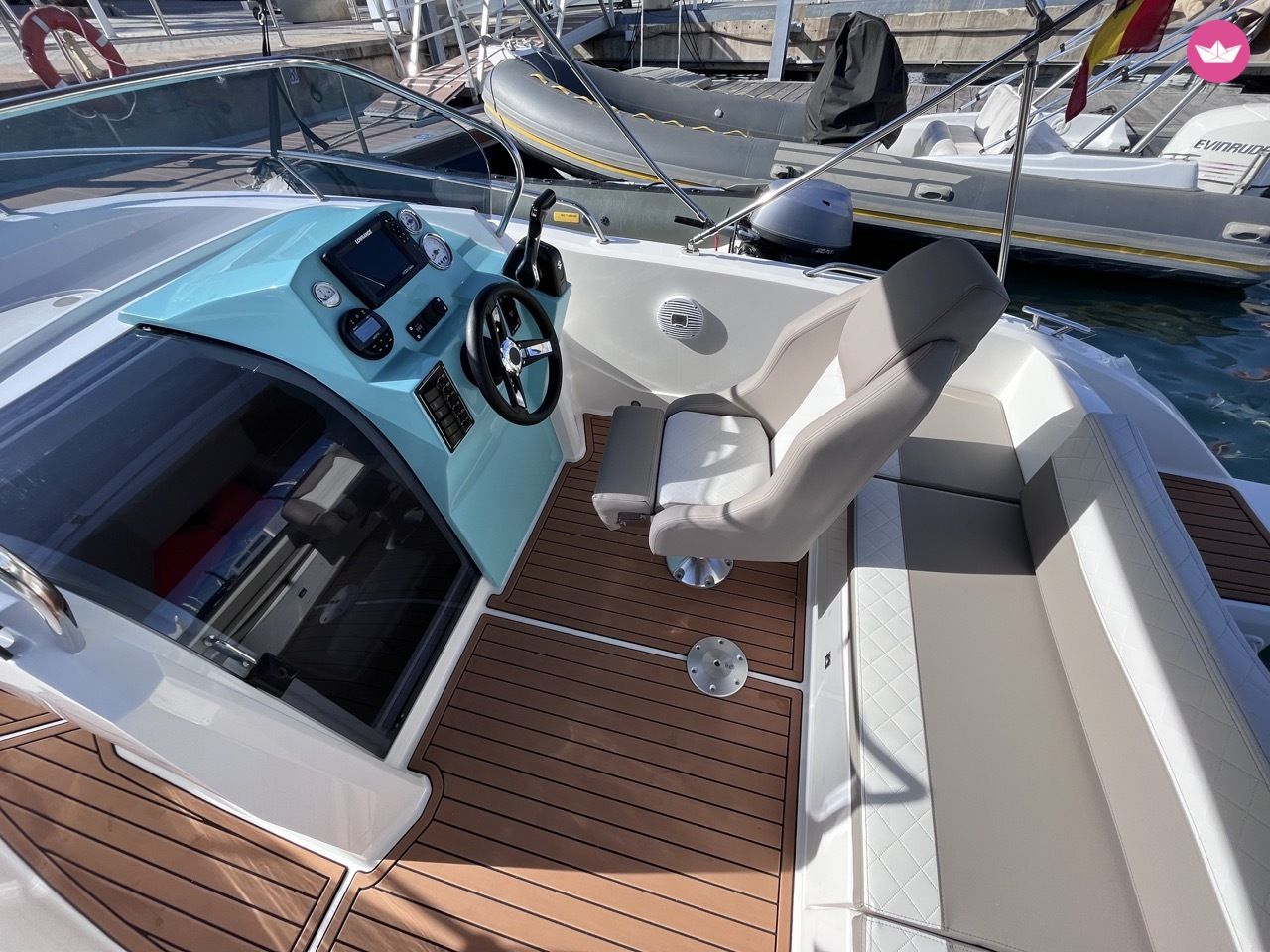 Bateau à moteur MARINE TIME QX 562 115cv 8