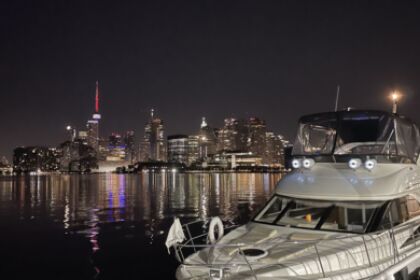 Hire Motor yacht Meridian Yachts Toronto