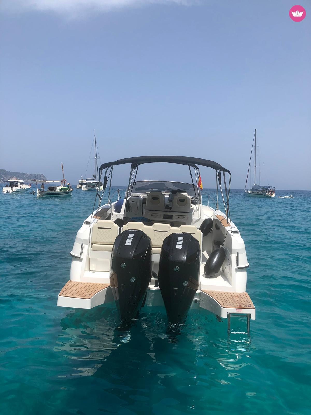 Bateau à moteur Karnic SL800 450cv 6