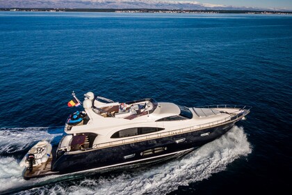 Charter Motor yacht Cayman Yacht 70 Marina