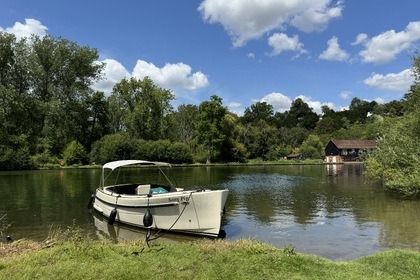 Hire Motorboat Antaris Fifty5 Marlow