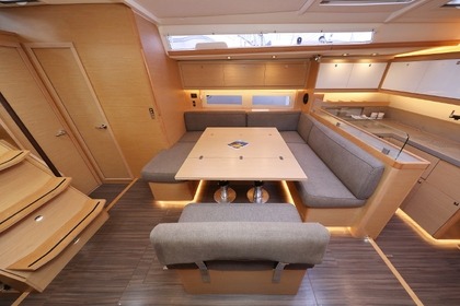 Hyra båt Segelbåt Dufour Yachts Dufour 530 - 6 cab. Trogir