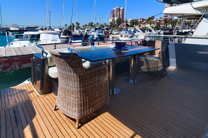 Alquiler Yate a motor Firebird 68 Ibiza