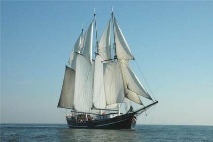 Hire Sailing yacht Custom Topzeilschoener Vrijheid Enkhuizen