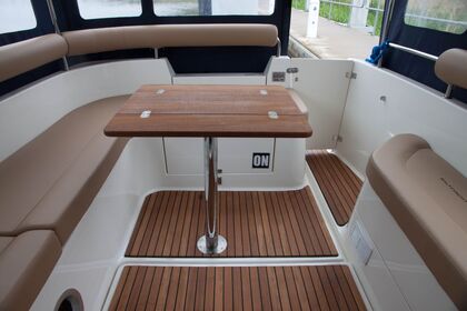 Suncamper 30 - komfortowy jacht motorowy