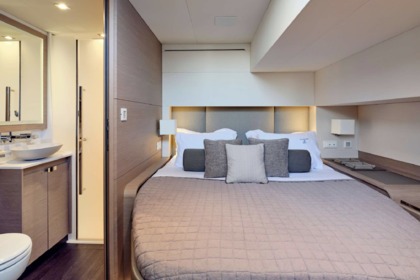 Christal Mio - Fountaine Pajot Power 67