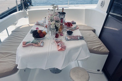 Просторный катамаран Lipari 41 – отдых с друзьями и семьёй у берегов Черногории