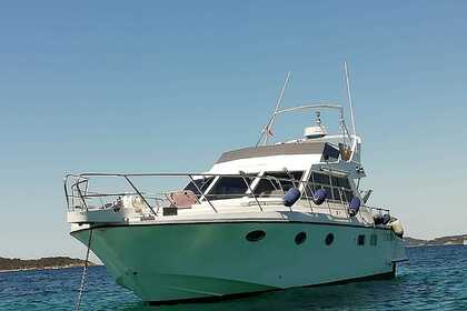 Hire Motorboat Guy Couach 1201 FLY Hyères