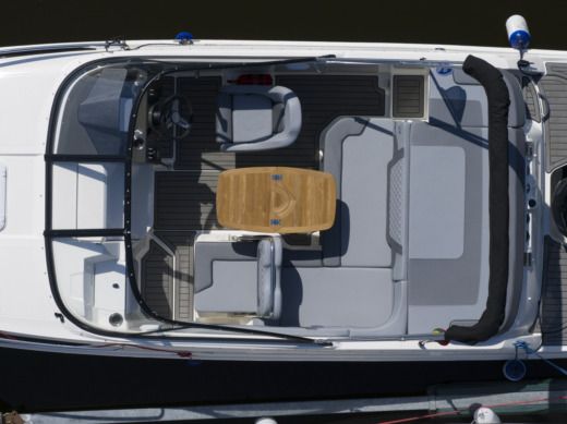 Motorboat Bayliner VR5 Cuddy Boat layout