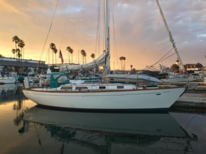 Charter Sailboat Cheoy Lee 35 Puna'auia