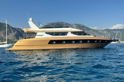 Luxury Motor yacht with a capacity of 10 people