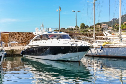 Location Bateau à moteur PRINCESS Princess V 53.  17m Cannes