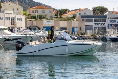 Rental Motorboat Quicksilver 605 Activ Sundeck Marseille