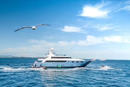 Location Yacht à moteur Concept Marine Custom tri-deck 42 Metre Cannes