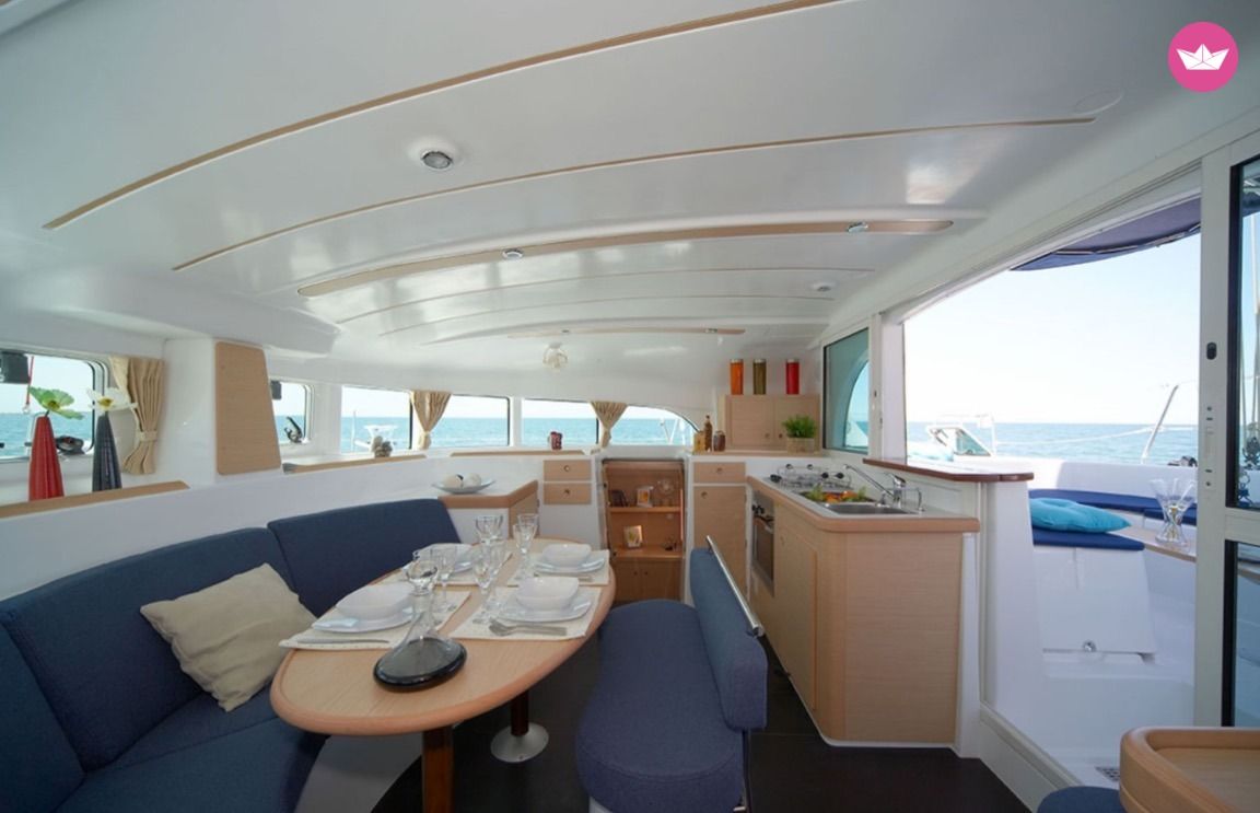 Hire Lagoon Lagoon 380