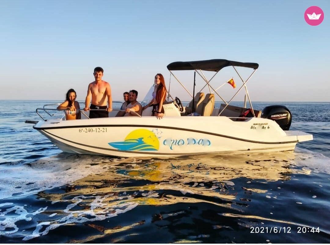 Bateau à moteur