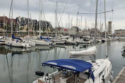 Hire Sailboat Beneteau Oceanis 40.1 Le Havre