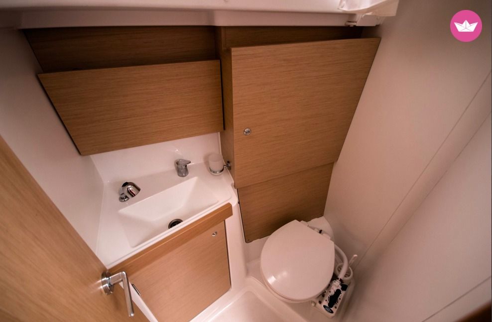 Beneteau Oceanis 38 (3 Cabins) in Kotor for hire