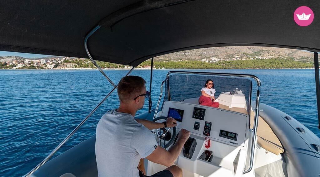 Bateau à moteur Marlin 790 250cv 6