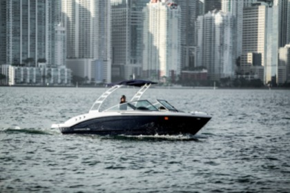 Rental Motorboat Chaparral SSI 21 Miami Beach