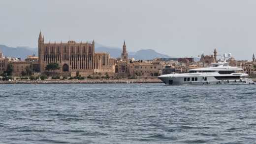 Palma de Mallorca Motorboat Quicksilver 675 Weekend alt tag text