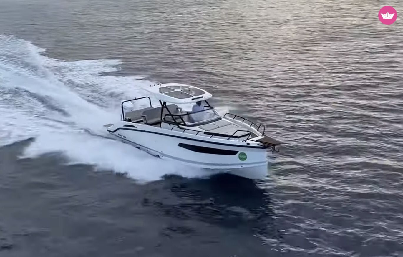 Bateau à moteur Navan S30 350cv 8