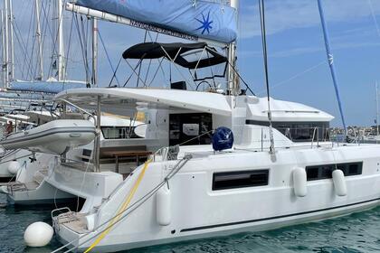 Descubre el lujo y la comodidad a bordo de nuestro LAGOON 50 (2022)