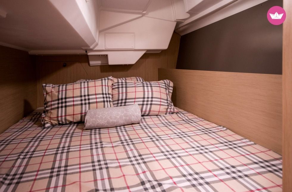 Sailboat Beneteau Oceanis 38 (3 Cabins)  