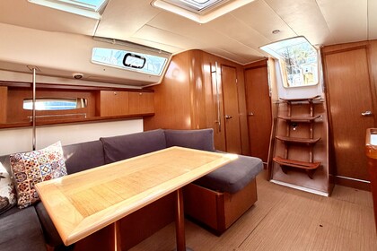 Sailing Yacht Tigre – Beneteau Oceanis 40 (2008) | Comfortable and Well-Equipped