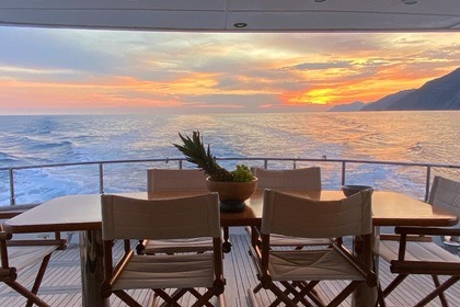 Luxury 22m Yacht with Crew – Cinque Terre & Portofino