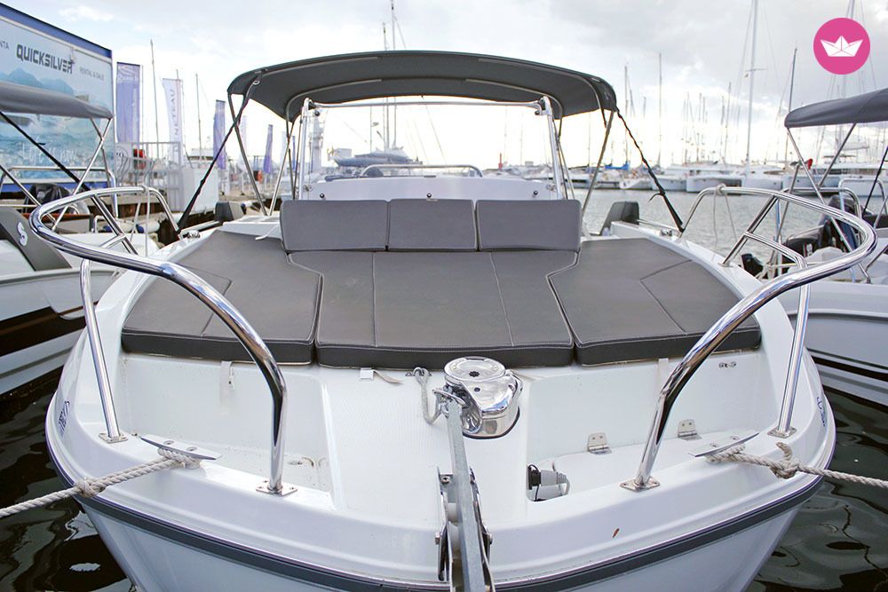 Charter Motorboat Beneteau Flyer 7.7 Sundeck · Bcn Barcelona