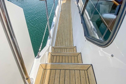 Hire Motorboat KHA SHING ENTERPRISES CO. TRADER 54 SUNDECK Belfast