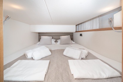 Hyra båt Motorbåt  Galeon 430 Skydeck Makarska