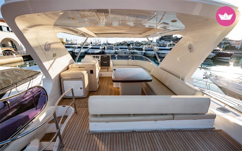 Bateau à moteur Azimut 64 2300cv 7