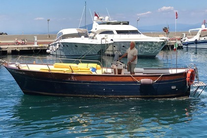 Charter Motorboat Gozzo 7.50 metri Capri