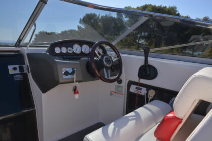 Hire Motorboat Regal 2750 Nea Moudania