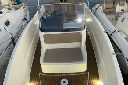 Hire Motorboat Quicksilver 675 open Marseille