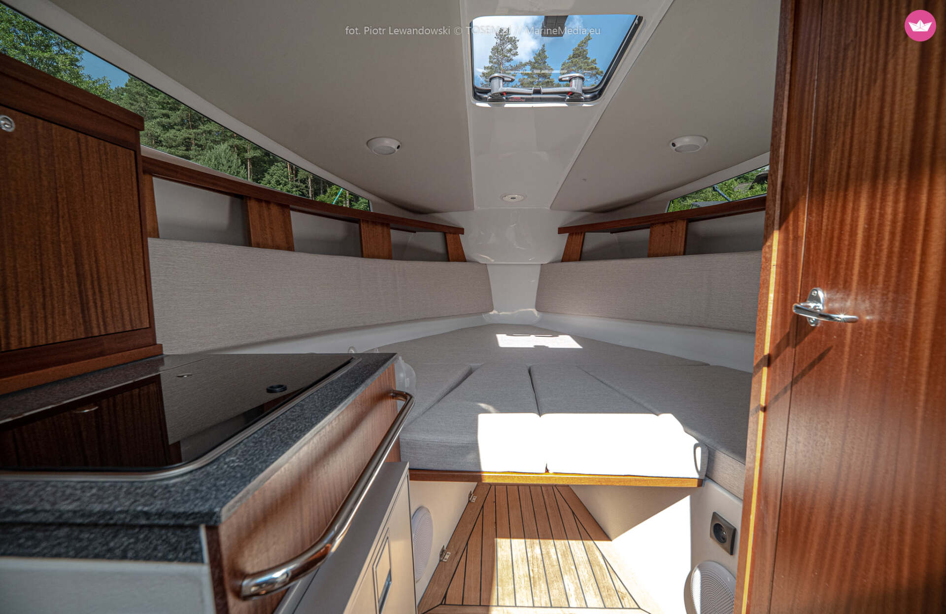 Bateau à moteur MASSIV 695 Cruiser 175KM MASSIV 175cv 5