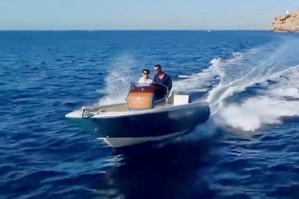 Italian Beauty Speedboat INVICTUS 1