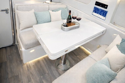 luxury yacht daily tour