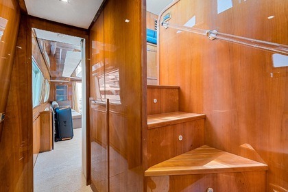 Motorboat Gianetti 27m 16 guests Cinque Terre