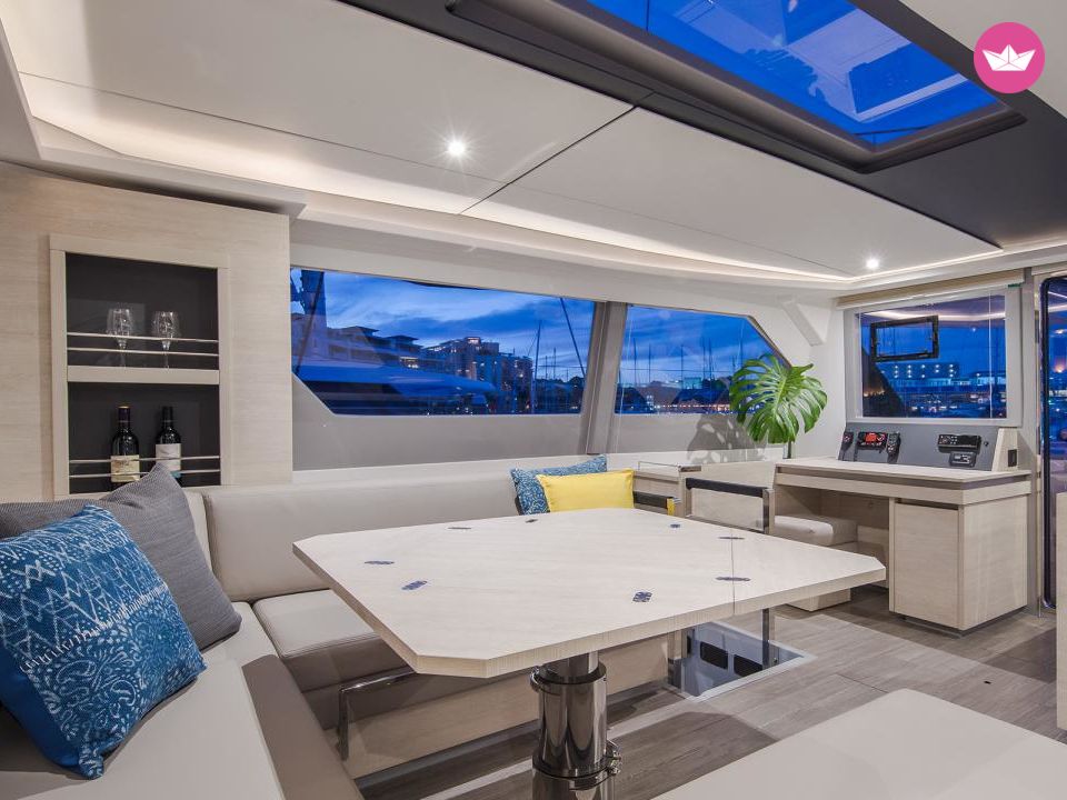 Catamaran Moorings 5000-5/4 15m 3