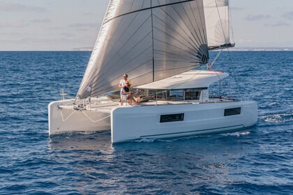 Charter Catamaran  Lagoon 40 2WC Bormes-les-Mimosas