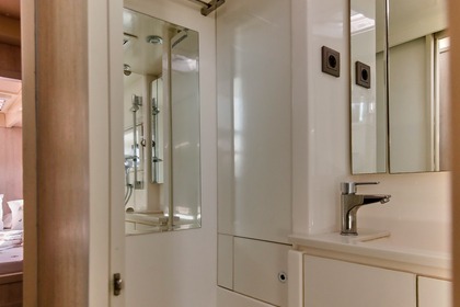 Robertson & Caine Leopard 40