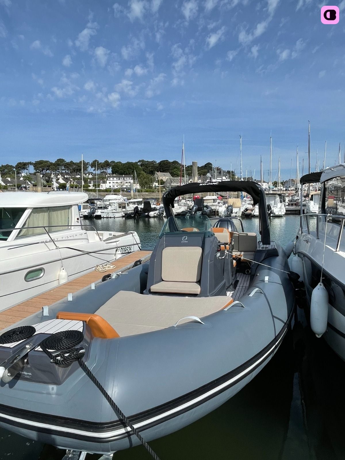 Bateau à moteur Zodiac Medline 7.5 300cv 2