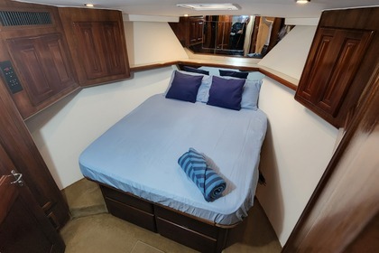 Full Day Taboga Island and Fishing Onboard a Private Yacht