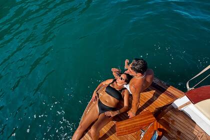 Rental Motorboat Mimi 8,50 cabin Massa Lubrense