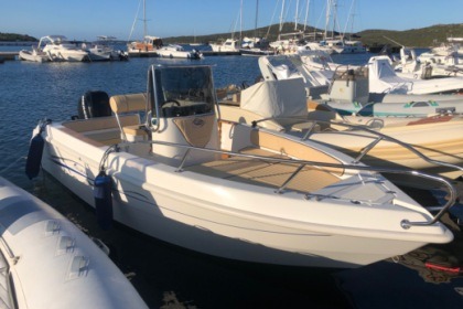 COMFORTABLE BOAT WITHOUT A LICENSE FOR THE MADDALENA ARCHIPELAGO AND CORSICA